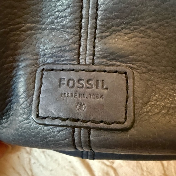 Fossil Navy Leather Shoulder Bag with Gold Accents - Picture 4 of 4